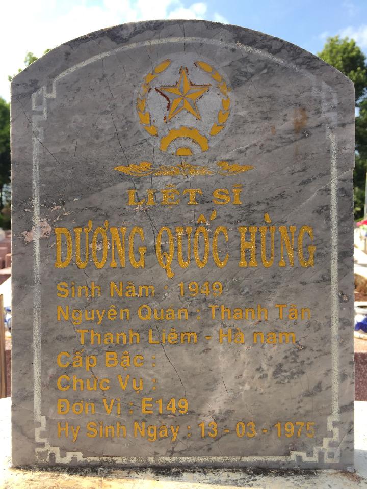 Ảnh mộ liệt sĩ Dương Quốc Hùng