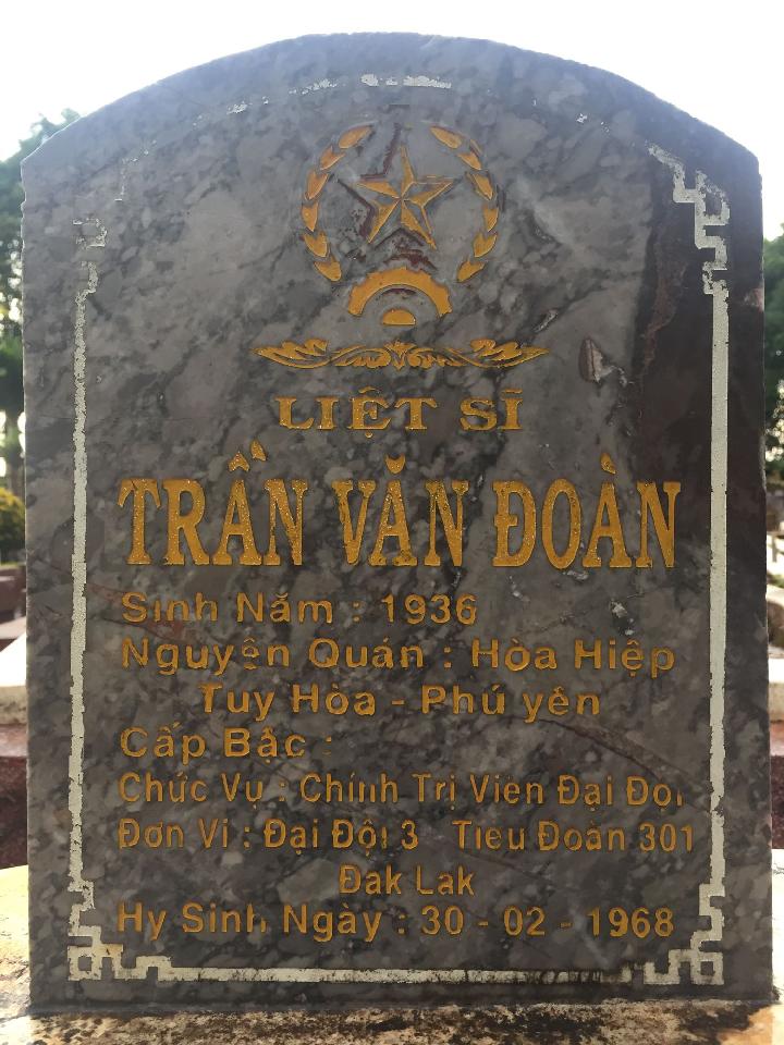Ảnh mộ liệt sĩ Trần Văn Đoàn