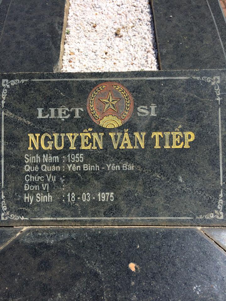 Ảnh mộ liệt sĩ Nguyễn Văn Tiếp