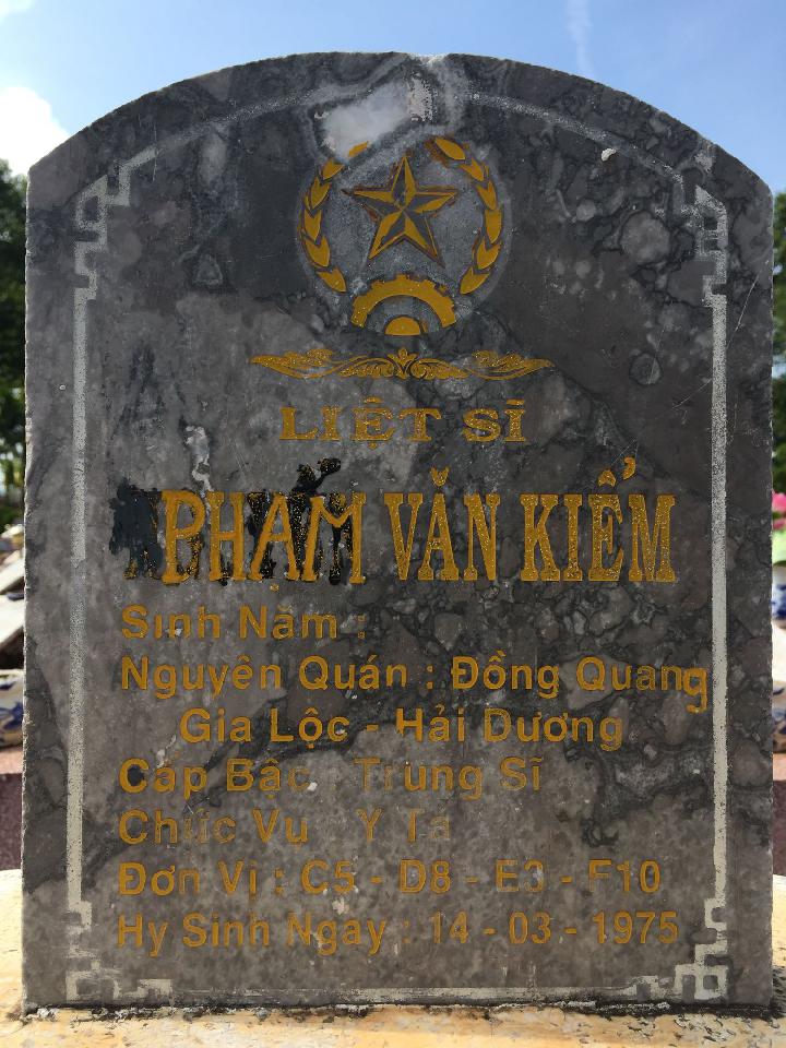 Ảnh mộ liệt sĩ Phạm Văn Kiểm