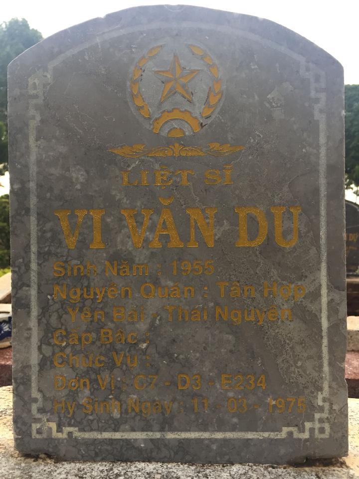 Ảnh mộ liệt sĩ Vi Văn Du