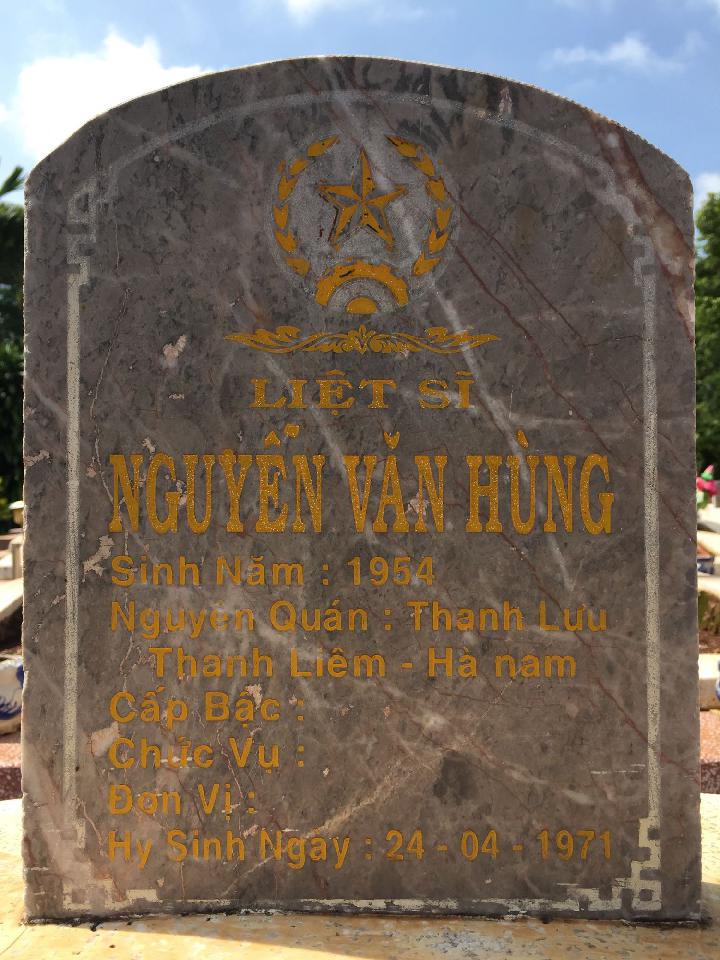 Ảnh mộ liệt sĩ Nguyễn Văn Hùng