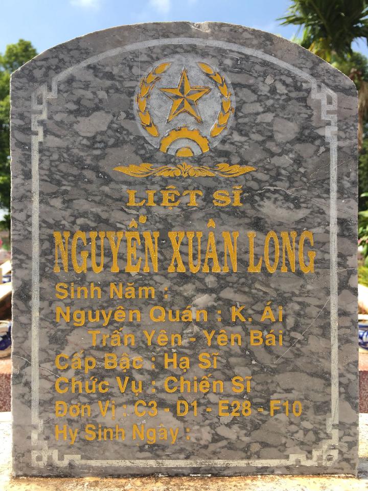 Ảnh mộ liệt sĩ Nguyễn Xuân Long