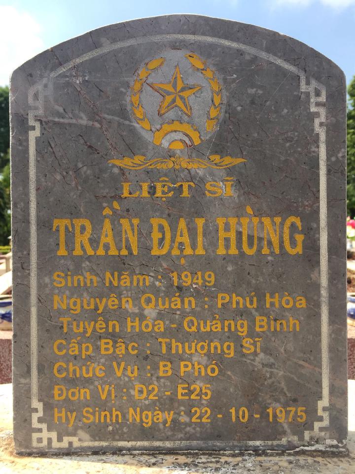 Ảnh mộ liệt sĩ Trần Đại Hùng