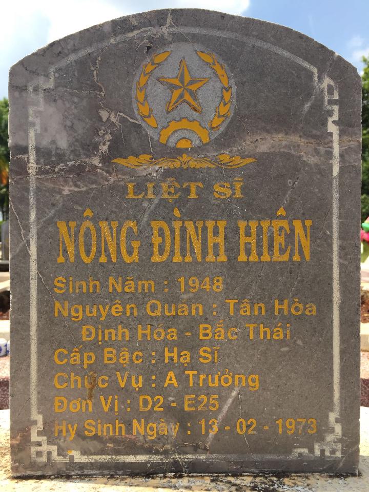 Ảnh mộ liệt sĩ Nông Đình Hiên