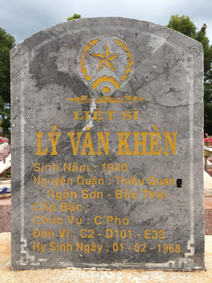 Ảnh mộ liệt sĩ Lý Văn Khèn