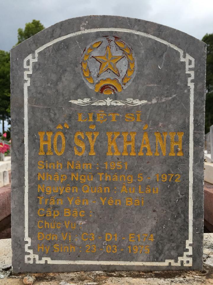 Ảnh mộ liệt sĩ Hồ Sỹ Khánh