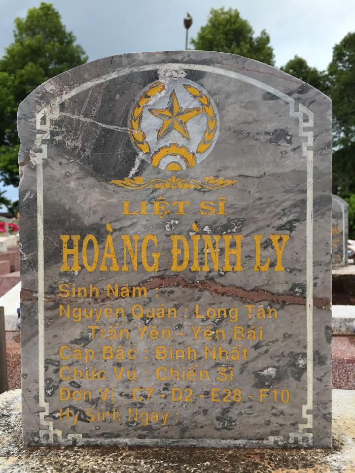 Ảnh mộ liệt sĩ Hoàng Đình Ly