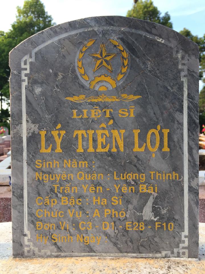 Ảnh mộ liệt sĩ Lý Tiến Lợi