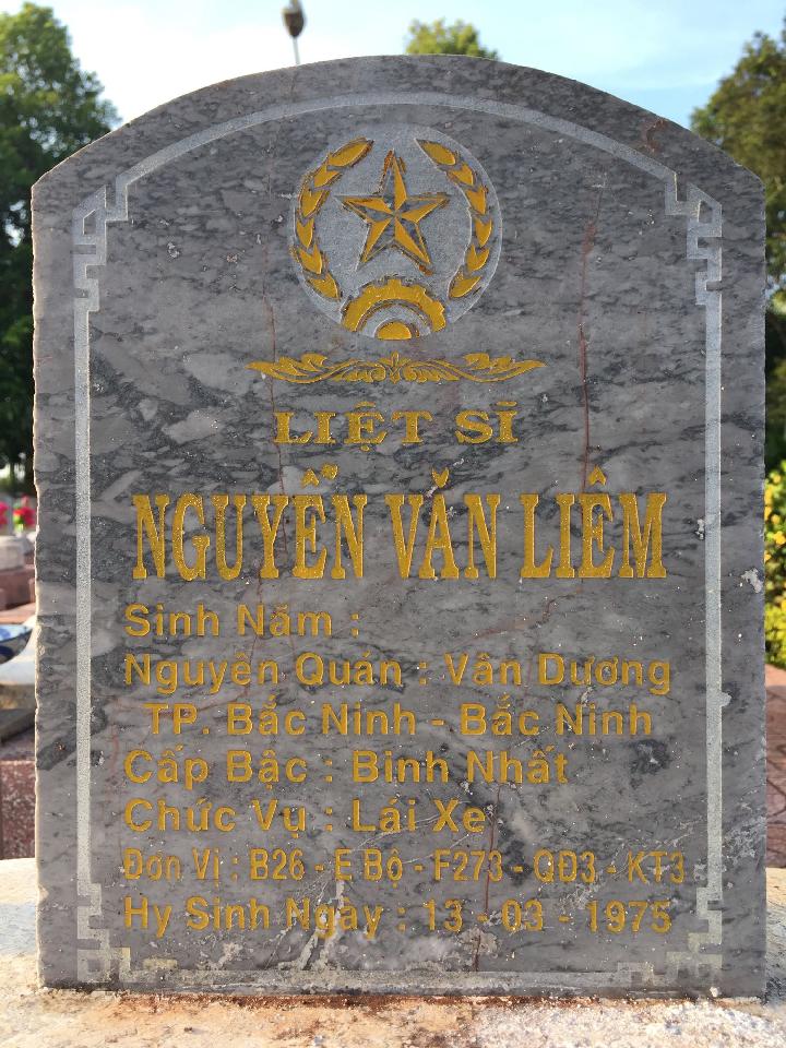 Ảnh mộ liệt sĩ Nguyễn Văn Liêm