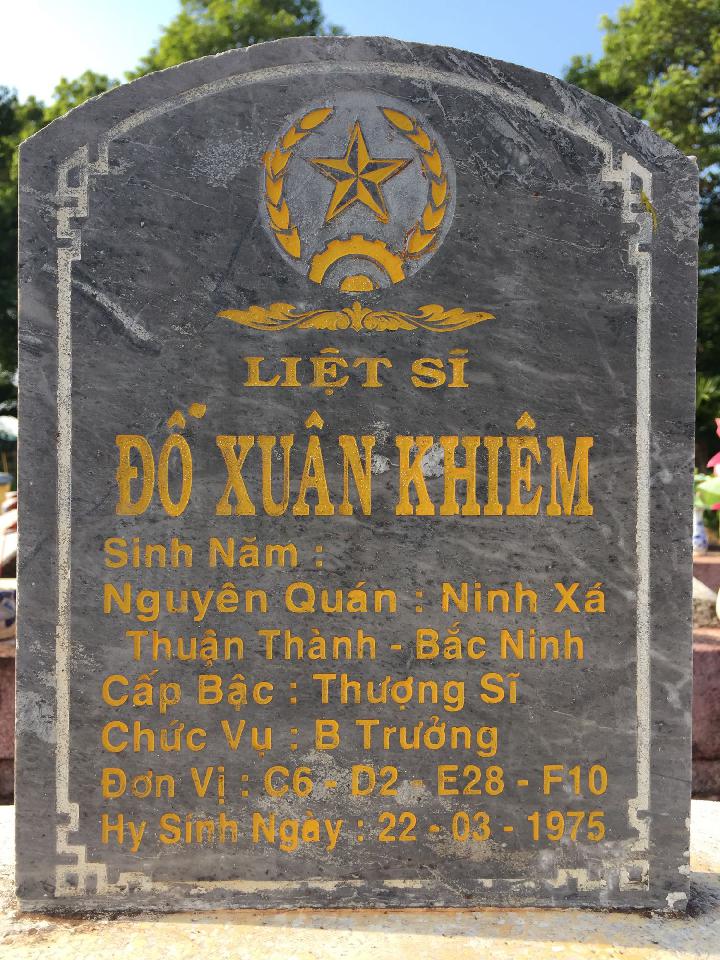 Ảnh mộ liệt sĩ Đỗ Xuân Khiêm