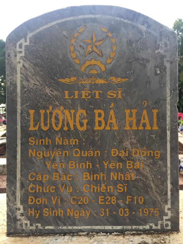 Ảnh mộ liệt sĩ Lương Bá Hải