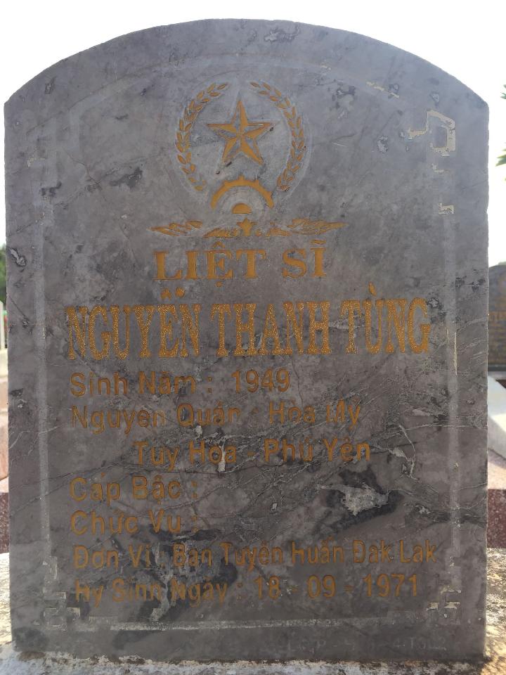 Ảnh mộ liệt sĩ Nguyễn Thanh Tùng