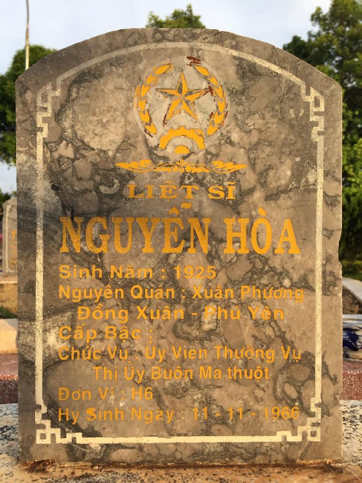 Ảnh mộ liệt sĩ Nguyễn Hòa