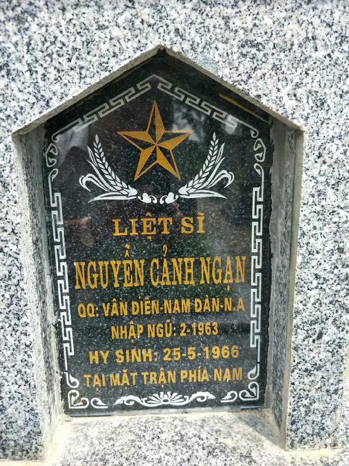 Ảnh mộ liệt sĩ Nguyễn Cảnh Ngạn