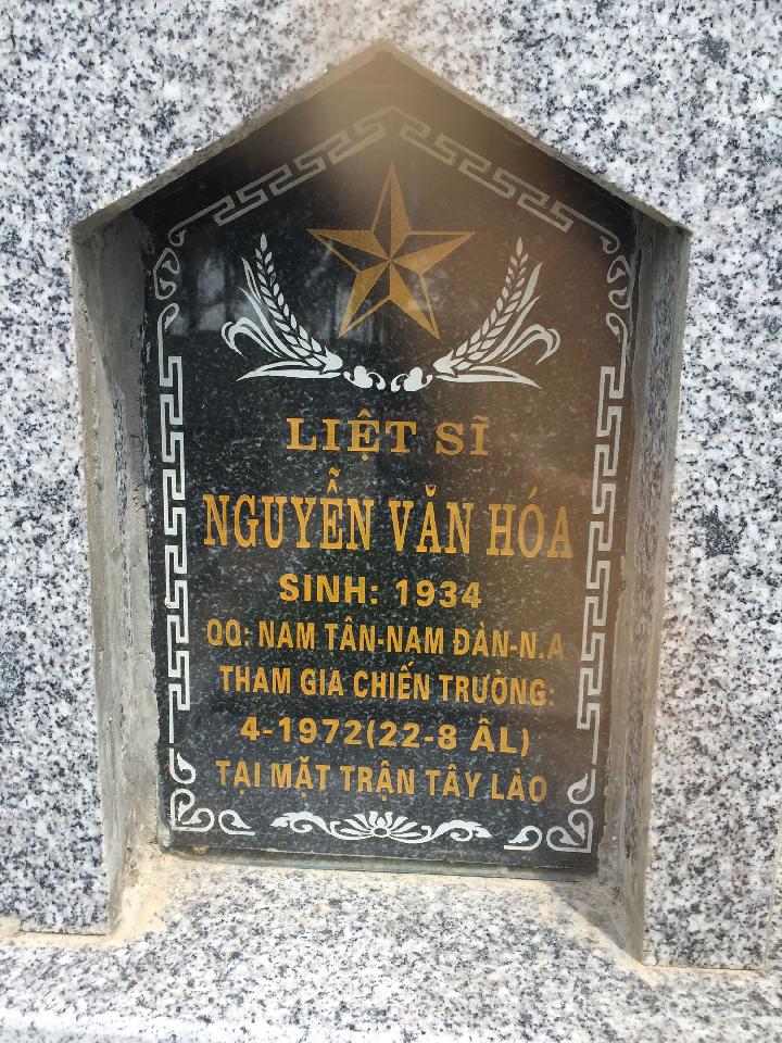 Ảnh mộ liệt sĩ Nguyễn Văn Hóa