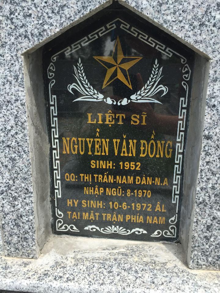 Ảnh mộ liệt sĩ Nguyễn Văn Đồng