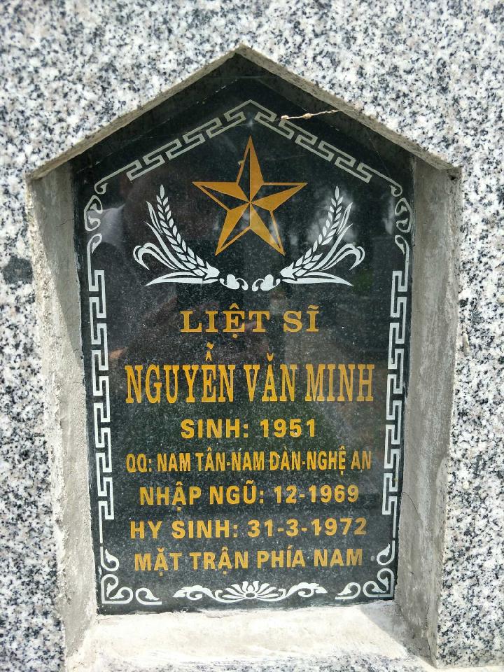 Ảnh mộ liệt sĩ Nguyễn Văn Minh