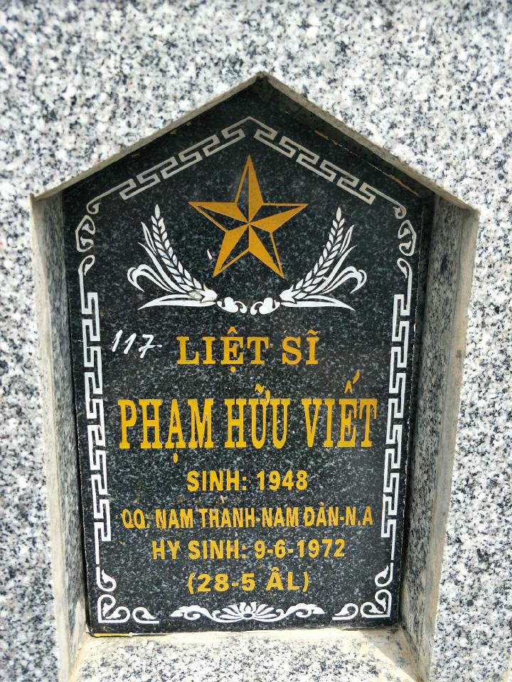 Ảnh mộ liệt sĩ Phạm Hữu Viết