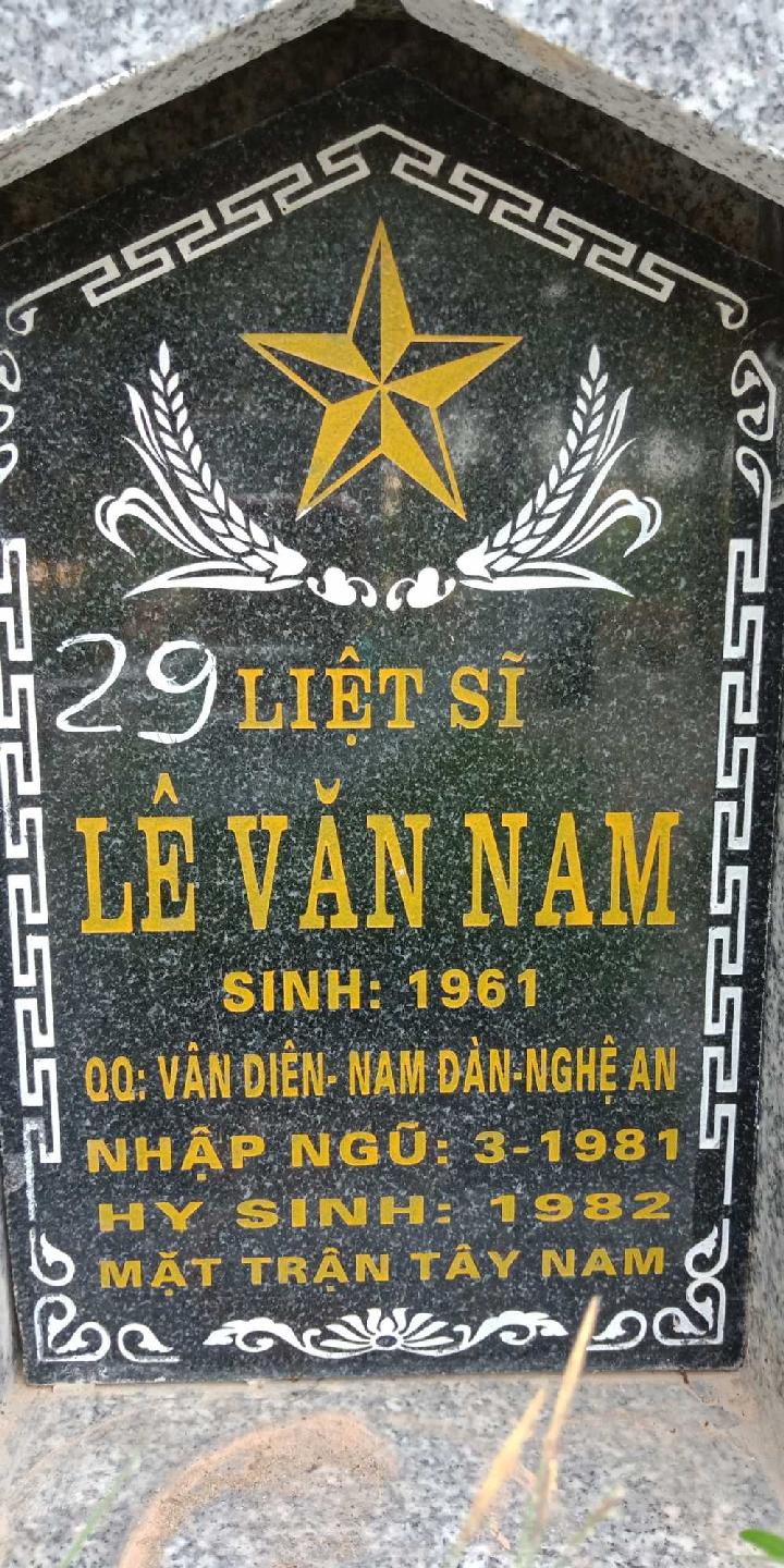 Ảnh mộ liệt sĩ Lê Văn Nam