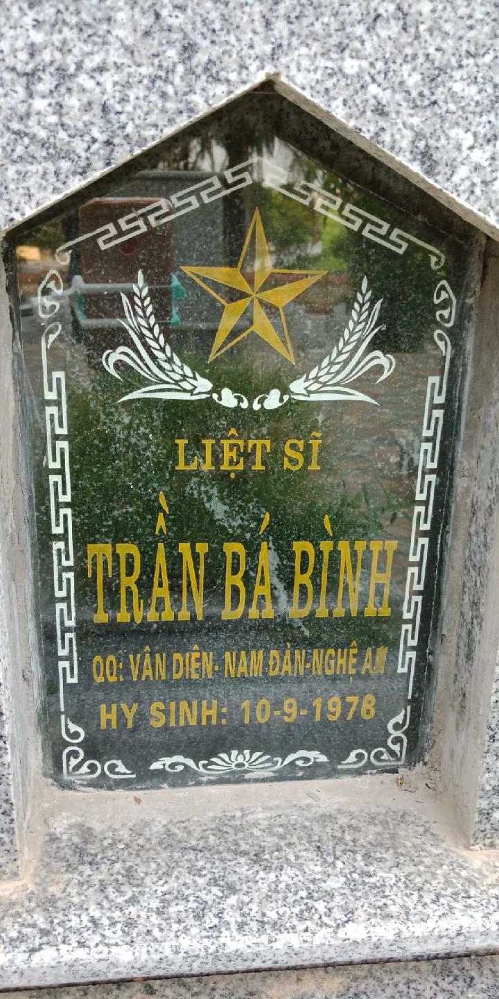 Ảnh mộ liệt sĩ Trần Bá Bình