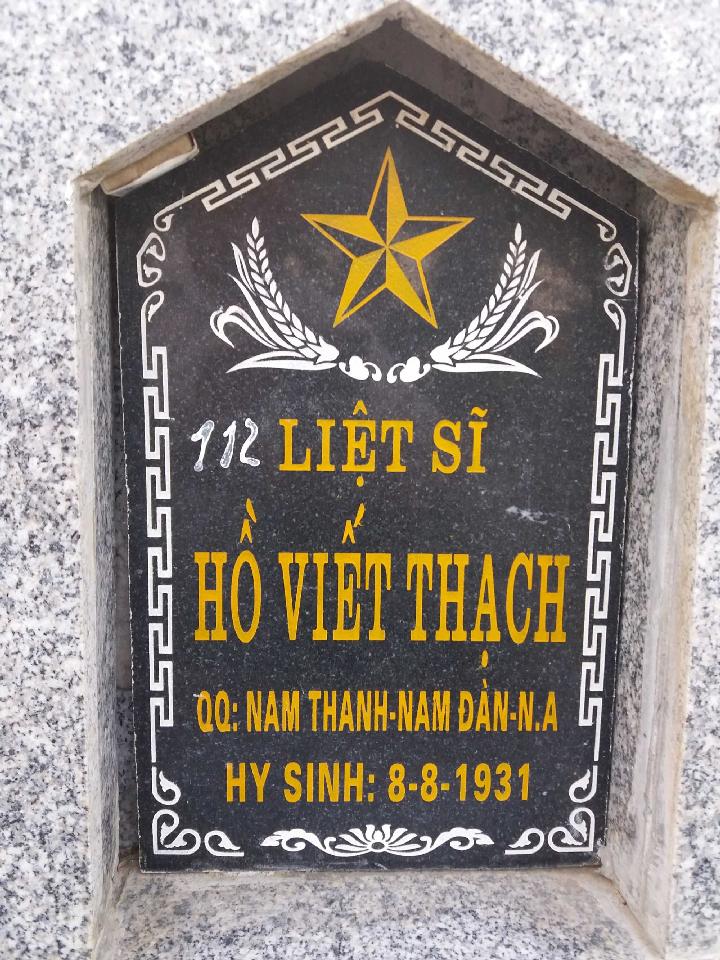 Ảnh mộ liệt sĩ Hồ Viết Thạch