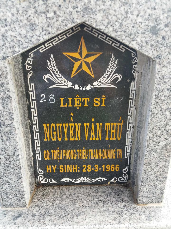 Ảnh mộ liệt sĩ Nguyễn Văn Thứ