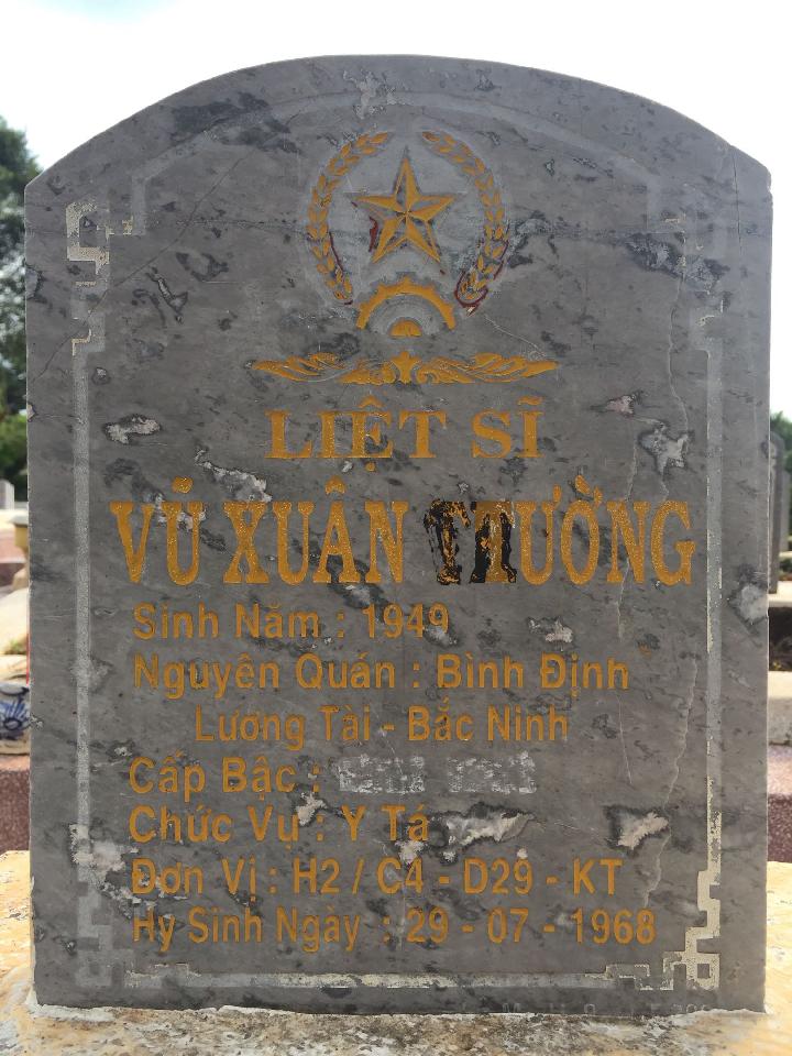 Ảnh mộ liệt sĩ Vũ Xuân Tường