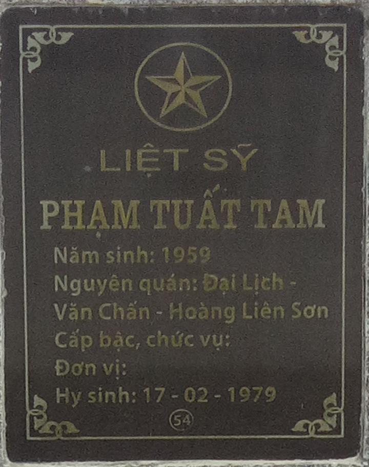 Ảnh mộ liệt sĩ Phạm Tuất Tam
