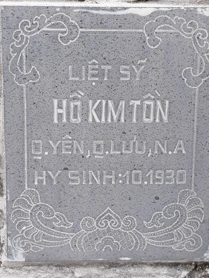 Ảnh mộ liệt sĩ Hồ Kim Tồn