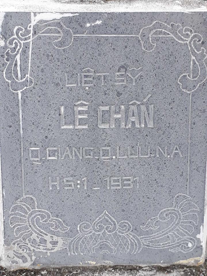 Ảnh mộ liệt sĩ Lê Chấn