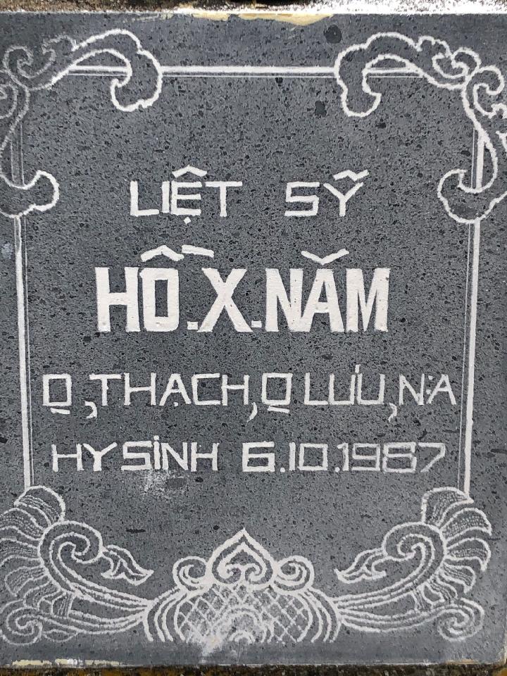 Ảnh mộ liệt sĩ Hồ Xuân Năm