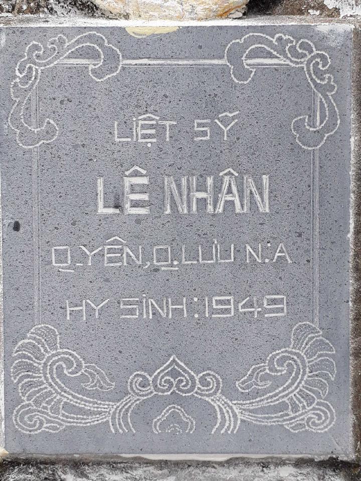 Ảnh mộ liệt sĩ Lê Nhân