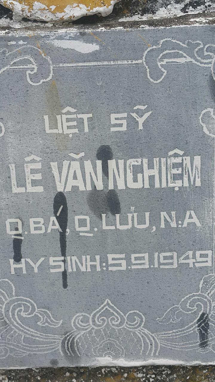 Ảnh mộ liệt sĩ Lê Văn Nghiệm