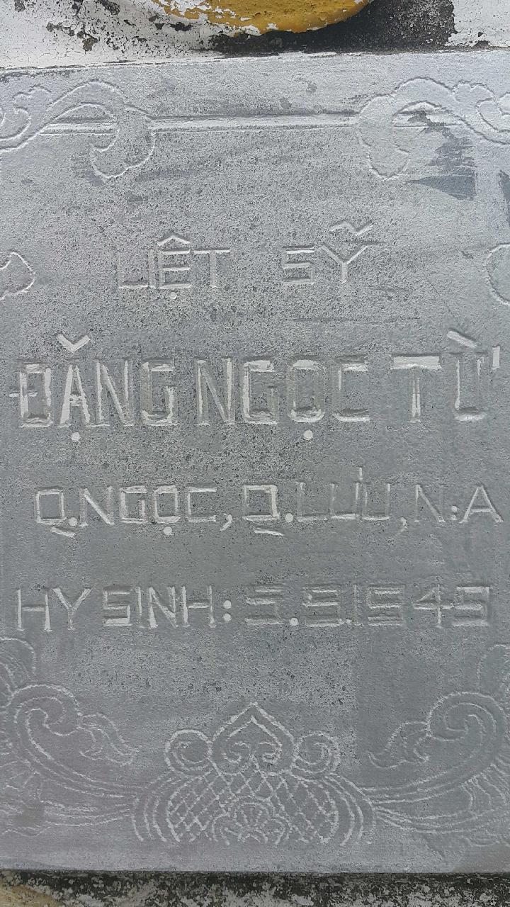 Ảnh mộ liệt sĩ Đặng Ngọc Từ