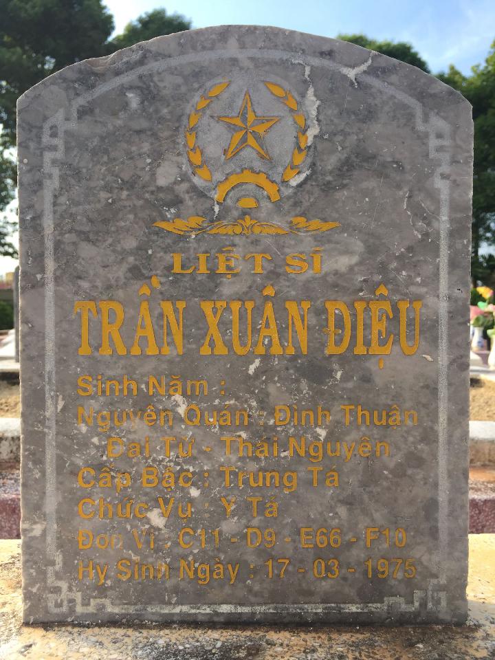 Ảnh mộ liệt sĩ Trần Xuân Điệu