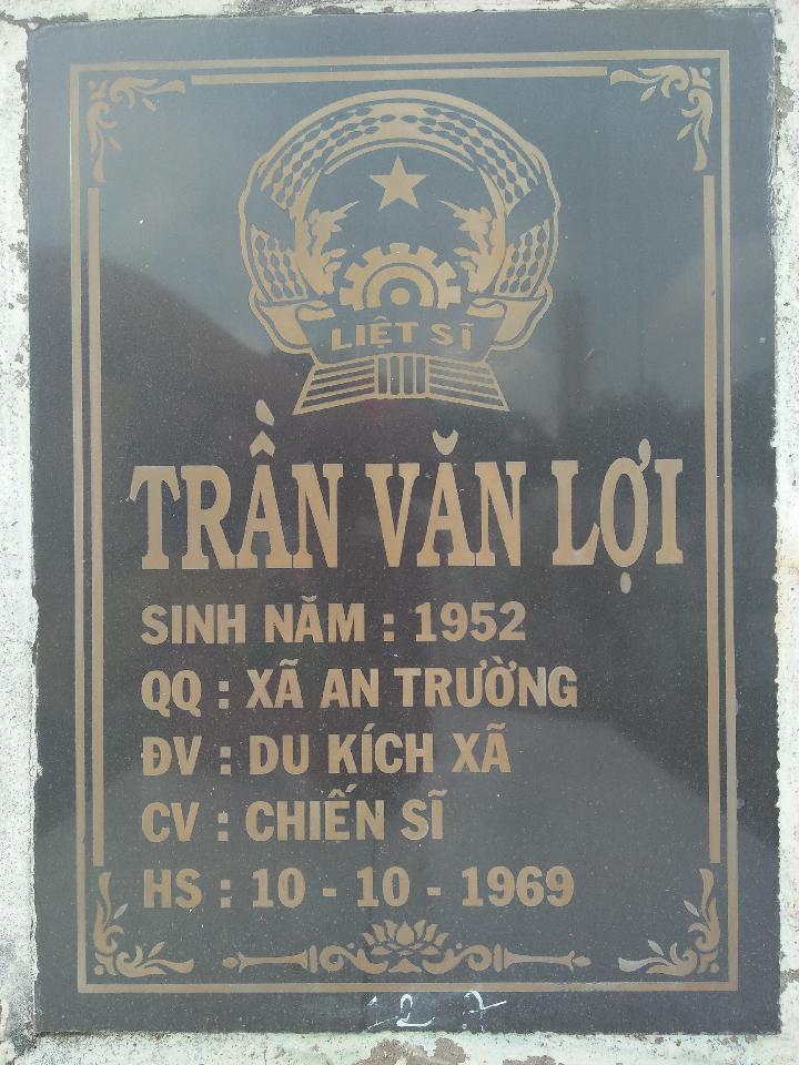 Ảnh mộ liệt sĩ Trần văn Lợi