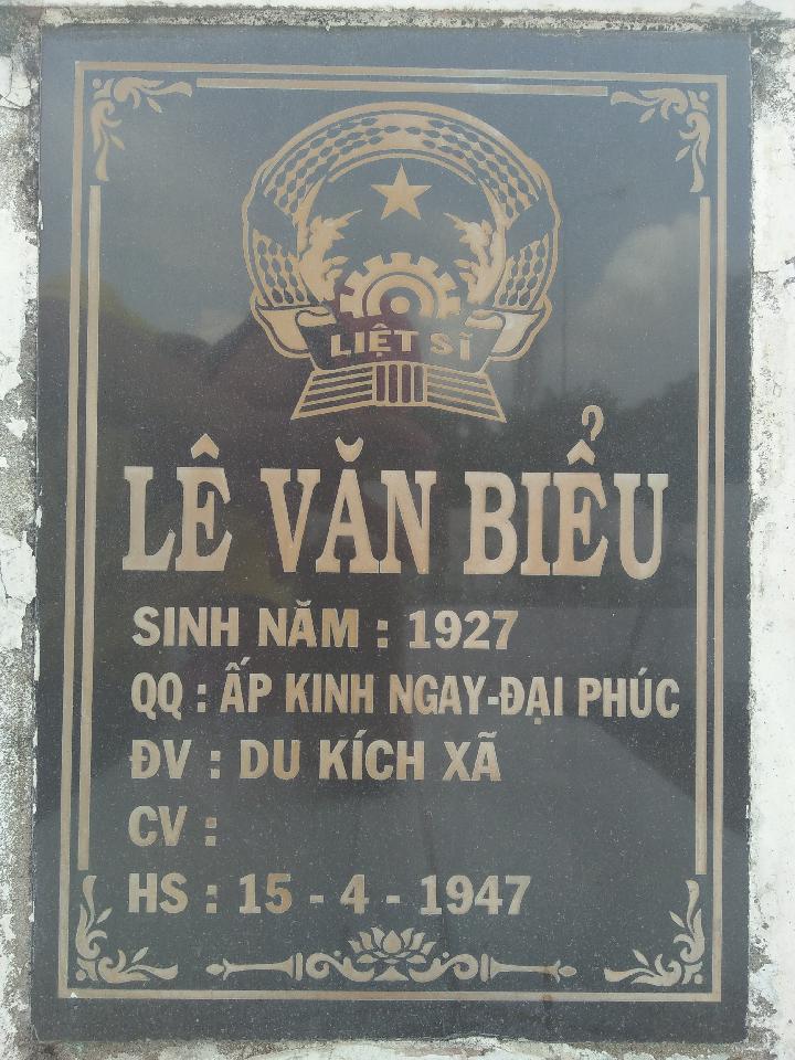 Ảnh mộ liệt sĩ Lê Văn Biểu