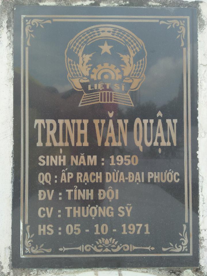 Ảnh mộ liệt sĩ Trịnh Văn Quận