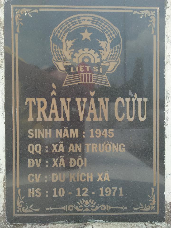 Ảnh mộ liệt sĩ Trần Văn Cưu