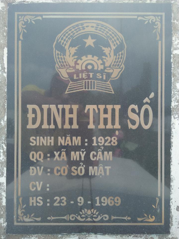 Ảnh mộ liệt sĩ Đinh Thị Số