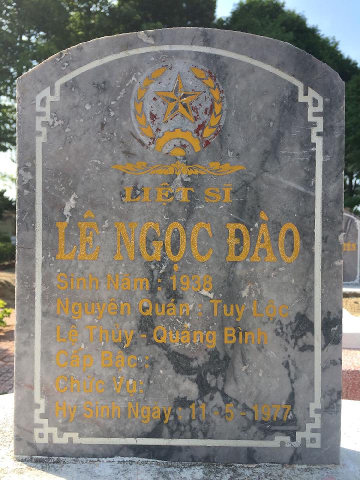 Ảnh mộ liệt sĩ Lê Ngọc Đào