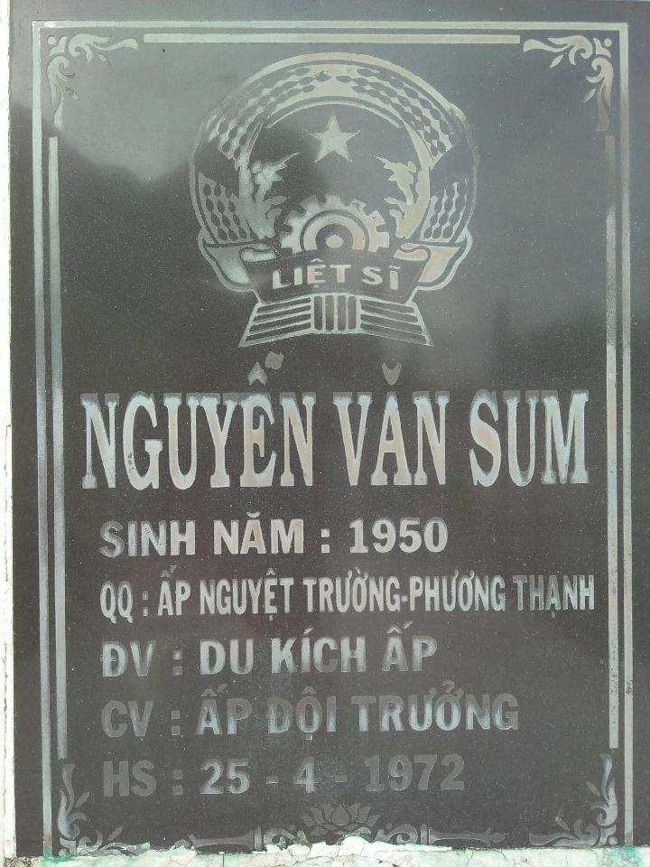 Ảnh mộ liệt sĩ Nguyễn Văn Sum