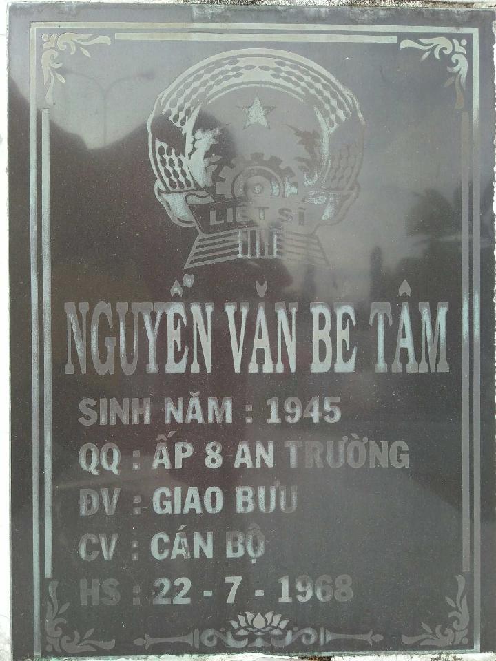 Ảnh mộ liệt sĩ Nguyễn văn Bé Tâm