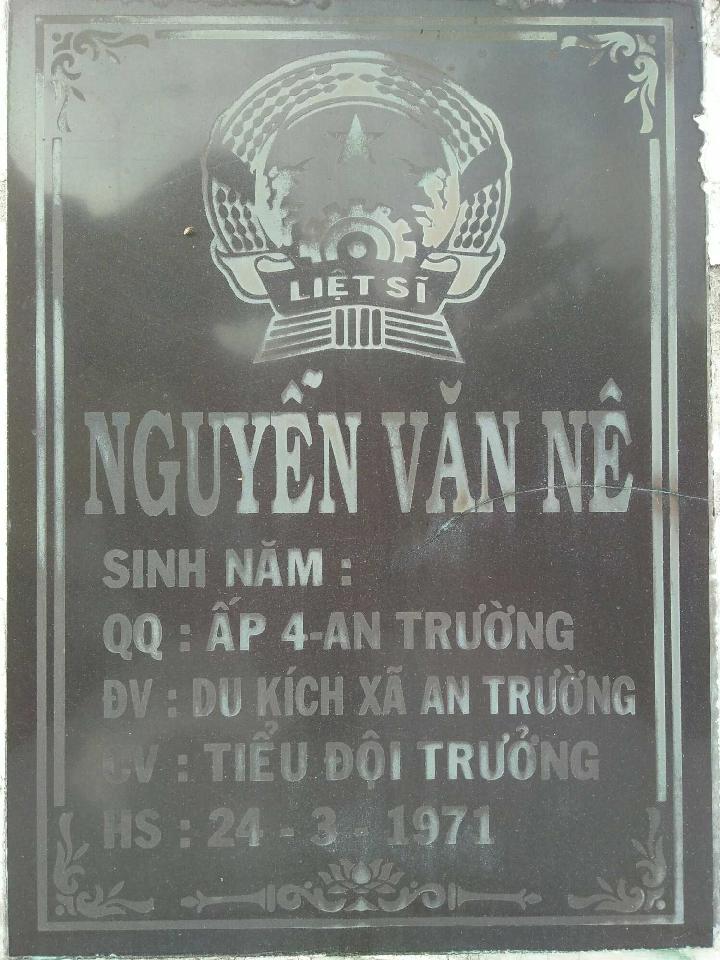 Ảnh mộ liệt sĩ Nguyễn văn Nê