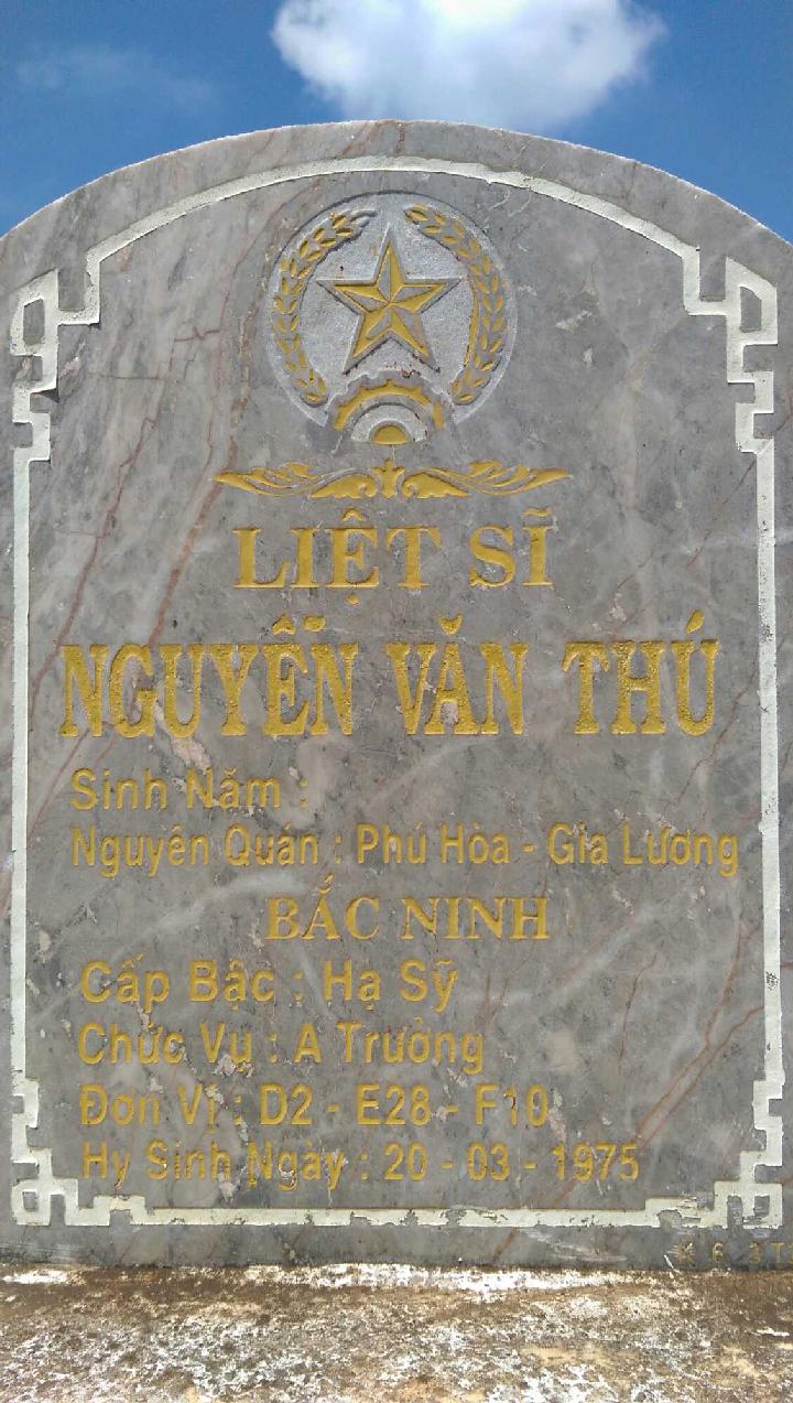 Ảnh mộ liệt sĩ Nguyễn Văn Thú