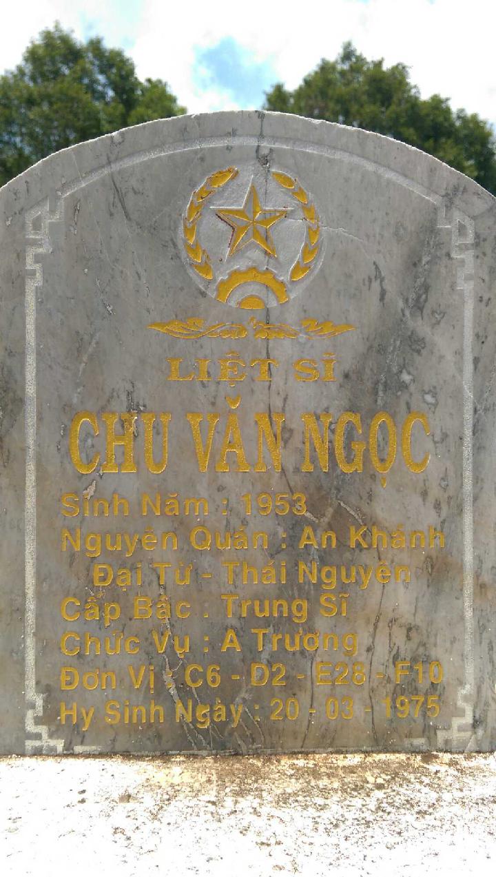 Ảnh mộ liệt sĩ Chu Văn Ngọc