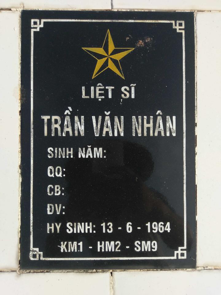 Ảnh mộ liệt sĩ Trần Văn Nhân