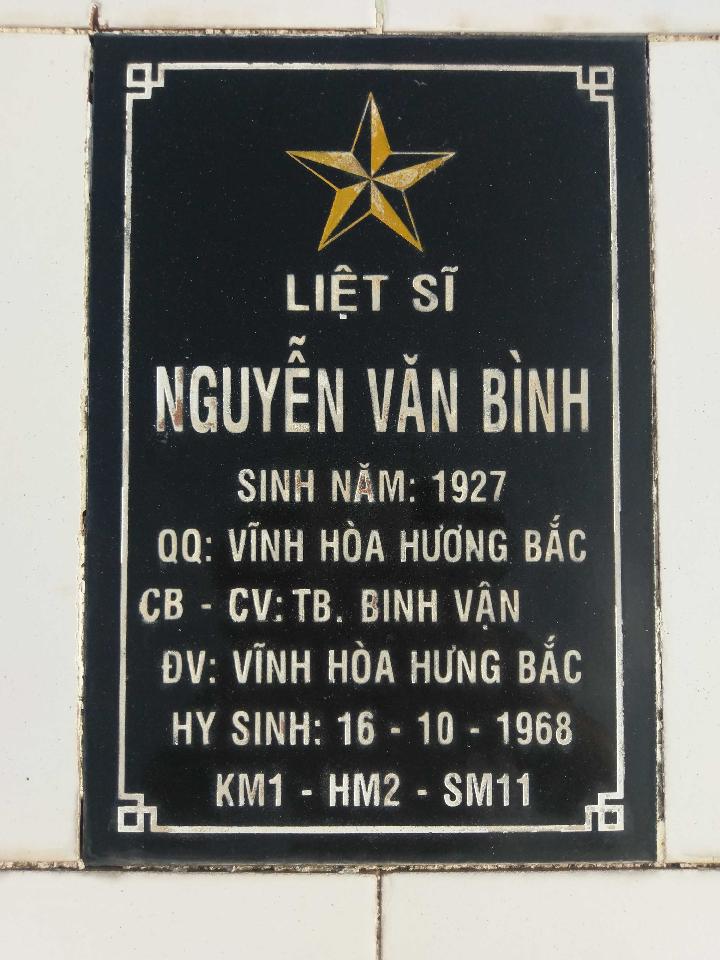 Ảnh mộ liệt sĩ Nguyễn Văn Bình