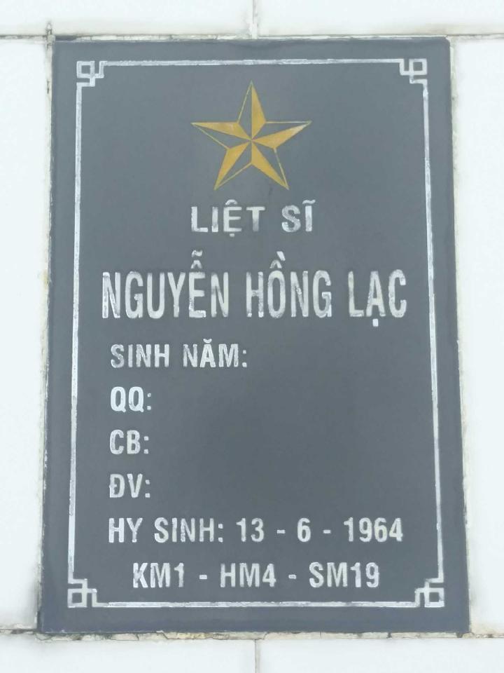 Ảnh mộ liệt sĩ Nguyễn Hồng Lạc
